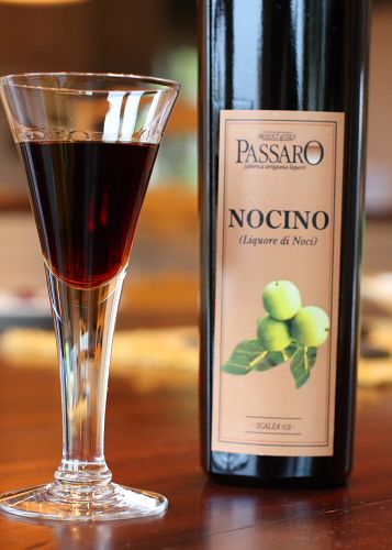 Italian Drinks, Liqueurs Recipes, Homemade Wine, Italy Wine, Letter N, Wine And Liquor, Wine And Dine, Limoncello, Italian Wine