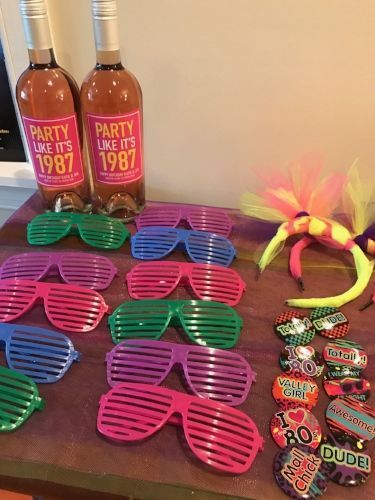 80's Theme Party, 90s Party Ideas, 90s Party Decorations, Decades Party, 80s Party Decorations, 80s Birthday Parties, 80s Party Outfits, 2000s Party, 90s Theme Party