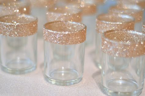 http://allyouneedisloveandpaint.blogspot.ca/2013/05/up-to-my-eyeballs-in-glitter.html Glitter Candle Holders Diy, Wedding Centerpieces Gold, Glitter Candle Holders, Diy Glitter Candles, Wedding Table Centerpieces Diy, Glitter Candle, Décor Table, Table Centerpieces Diy, Vase Deco