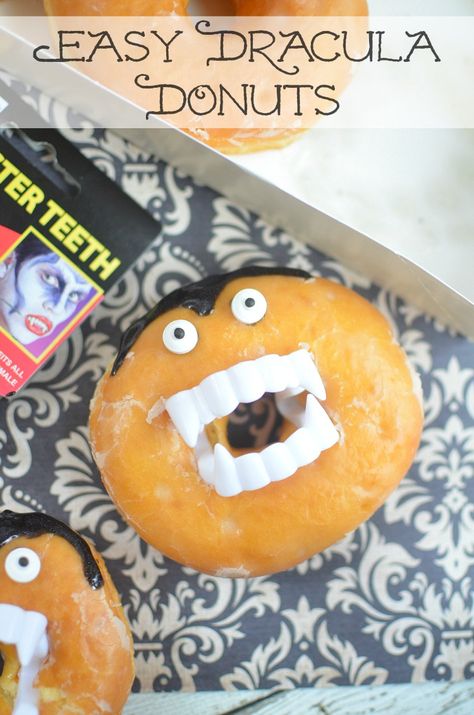 Dracula Donuts - Super Easy Halloween Treats! No Bake, just buy your favorite glazed  doughnuts and decorate to look like cute vampires. Halloween Candy Recipes, Teeth Vampire, Class Treats, Halloween Donuts, Healthy Donuts, Vampire Dracula, Halloween Treats Easy, Vampire Teeth, Homemade Halloween