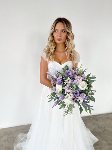 Lavender And White Themed Wedding, White Green And Lilac Wedding Flowers, Purple Blue Wedding Flowers, Purple Wedding Centerpieces Elegant, Sage Green And Lavender Centerpieces, Sage Green And Lavender Wedding Theme, Lilac And Cream Wedding, Sage Green And Lilac Wedding, Lilac And Green Wedding