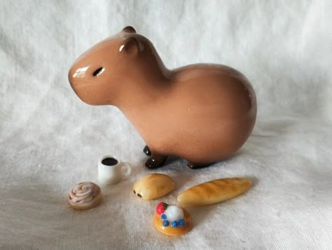 Polymer Clay Capybara, Trinket Shelf, Clay Date, Polymer Clay Figures, Bday Gifts, Clay Inspo, Cute Rats, Clay Diy Projects, Clay Sculptures