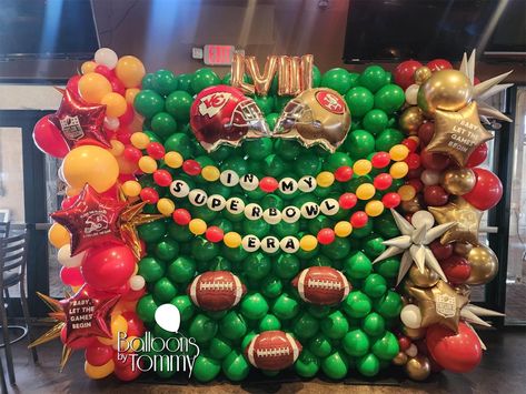 Football Balloon Arch, Cowboys Thanksgiving, Cowboy Thanksgiving, Tn Vols Football, Football Desserts, Vols Football, Football Balloons, Tn Vols, Balloon Background