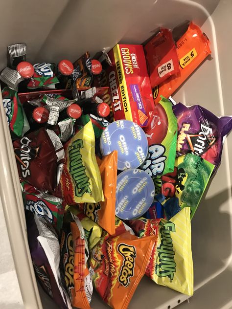 Snack Bin For Room, Car Snack Basket, Work Snack Drawer, Prom Sleepover, Snack Bucket Ideas, Snack Drawer In Bedroom, Snack Stash In Bedroom, Snack Closet, Snack Carts