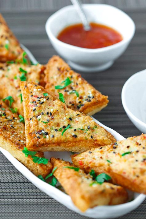 Prawn Toast, Spicy Prawns, Shrimp Toast, Everything Bagel Seasoning, Best Seafood Recipes, Bagel Seasoning, Party Appetizer, Sweet Chili Sauce, Everything Bagel