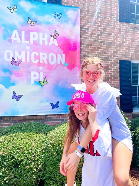 Bid Day Gifts, Recruitment Ideas, Sorority Rush, Sorority Bid Day, Bid Day Themes, Alpha Omicron Pi, Preppy Southern, Sorority Life, Spirit Week