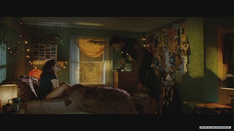 b Twilight House, Movie Bedroom, Charlie Swan, Twilight Saga Series, Twilight Photos, Twilight Pictures, Dark Bedroom, Twilight Series, Pink Bedrooms