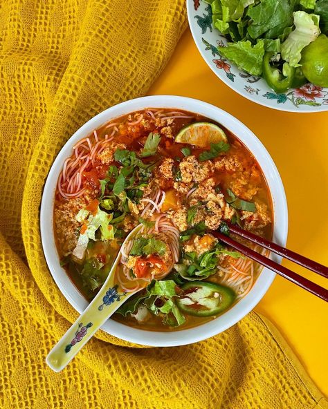 Vermicelli Rice Noodles, Vietnamese Meatballs, Bun Rieu, Vermicelli Rice, Crab Eggs, Thai Red Chili, Vietnamese Dishes, Vietnamese Soup, Soup Stock