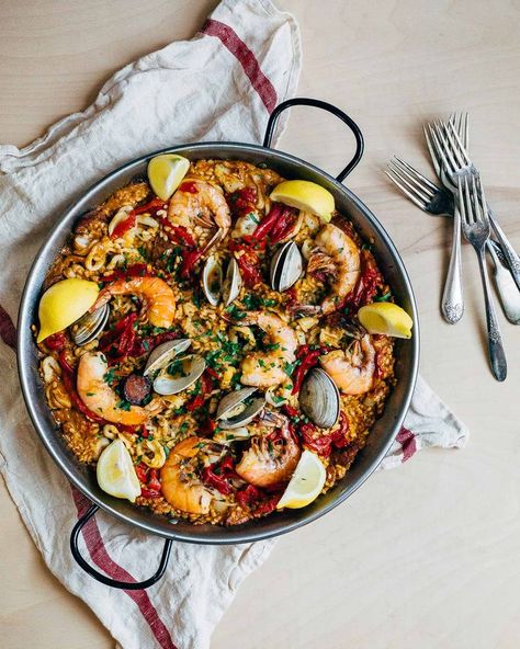 seafood paella // brooklyn supper Spanish Dinner Party, Authentic Spanish Recipes, Spanish Dinner, Spanish Paella, Seafood Paella, Paella Recipe, Easy Chicken Breast, Dinner Party Menu, Spanish Rice