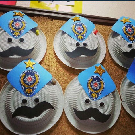 paper-plate-police-craft-3 Police Officer Crafts, Community Art Projects, Community Helpers Preschool Crafts, Police Crafts, Community Helpers Crafts, Community Helpers Preschool Activities, Community Helpers Unit, Community Helpers Preschool, Superhero Crafts