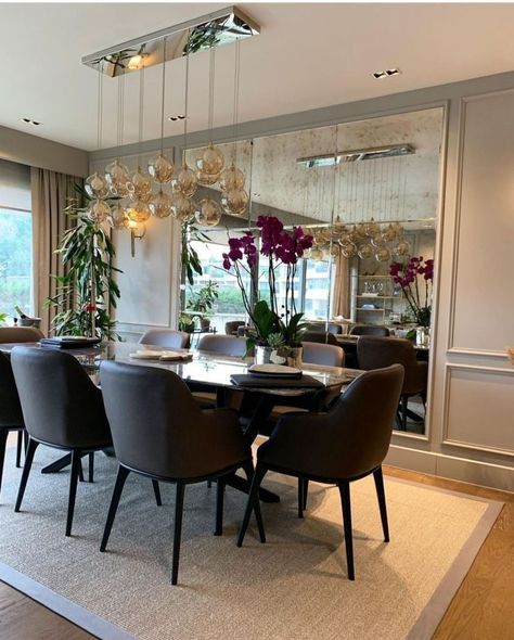 Dining Table Wall Ideas, Dinning Room Wall Decor Mirror, Modern Mirror Wall Living Room, Mirror Design Wall Dining Room, Dining Mirror Wall Ideas, Mirrors In Dining Room Wall, Dining Room With Mirror, Mirrors In Dining Room, Dining Room Wall Mirror