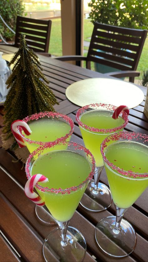 Holiday Party Drink Ideas, Christmas Party Inspo Aesthetic, Xmas Drinking Games, Christmas Party Dinner Ideas Friends, Grinch Adult Christmas Party, Christmas Friends Dinner Party, Christmas Party Asthetics, The Grinch Themed Christmas Party, Christmas Drink Aesthetic