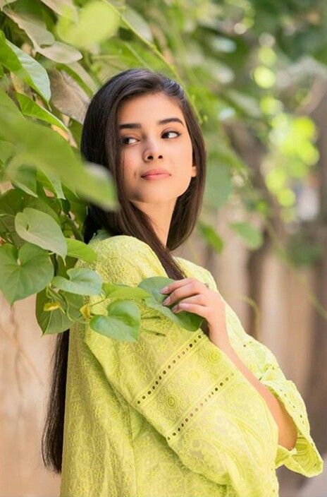 Zainab Shabir, Stylish Dpz, Stylish Photo Pose, Fashion Photography Poses, Photo Poses For Couples, Photography Poses Women, Photoshoot Poses, Photo Poses, The Professional