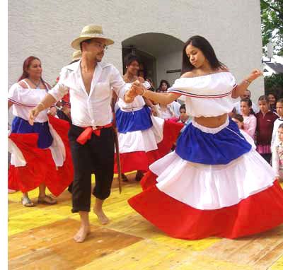 Dominican folkloric dance to Merengue music! Dominican Republic Outfits, Merengue Dance, History Of Dance, Don Pedro, Music And Dance, Dance Steps, Popular Sports, Bachata, Punta Cana