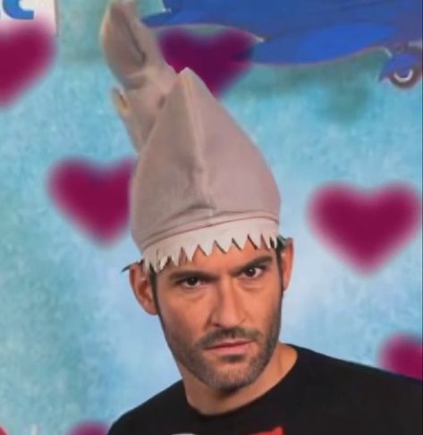 Tom Ellis Funny, Lucifer Funny, Lucifer Cast, Michael Jackson Dance, Tom Ellis Lucifer, Lauren German, I Need Friends, Tom Ellis, Lucifer Morningstar