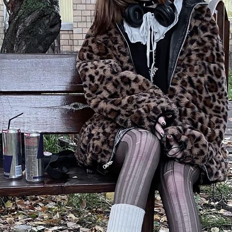 Drainer Girl Outfit, Winter Outfits Emo, Emo Winter Outfits, Snow Outfit, Wearing Clothes, Just Girly Things, Fashion Poses, Fast Fashion, Alternative Fashion