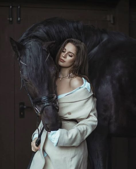 Horse And Woman, Equestrian Photoshoot, Autumn Photography Portrait, Equine Photography Poses, Erin Williams, Horse Photoshoot Ideas, Horse Shoot, Horse Photography Poses, Horse Photoshoot