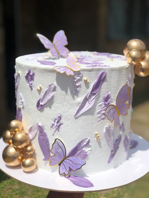 Butterfly Bridal Shower Cake, Gold Butterfly Cake, Engagement Party Desserts, Butterfly Theme Cake, Textured Cake, Purple Cakes Birthday, Decorate A Cake, Lavender Cake, Gold Birthday Cake