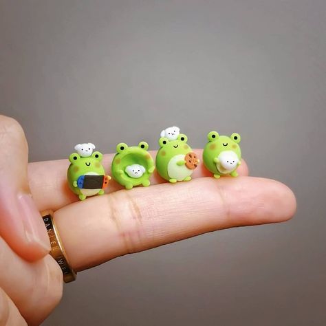 Cookie Polymer Clay, Polymer Clay Jewelry Set, Polymer Clay Frog Tutorial, Polymer Clay Crafts Cute, Useful Polymer Clay Projects, Clay Nintendo, Cute Things To Make With Clay, Frog Clay, Polymer Clay Ideas