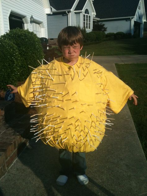 Kids Costume Idea (Pufferfish)-Buy an X-Large Yellow t-shirt, poke golf tee's through the shirt, hold with duct tape, sew elastic around bottom, then stuff with rolled up newspapers! Pufferfish Costume Diy, Puffer Fish Costume Diy, Pufferfish Costume, Blowfish Costume, Puffer Fish Costume, Scary Halloween Drawings, Halloween Cover Photos, Old Halloween Photos, Under The Sea Costumes