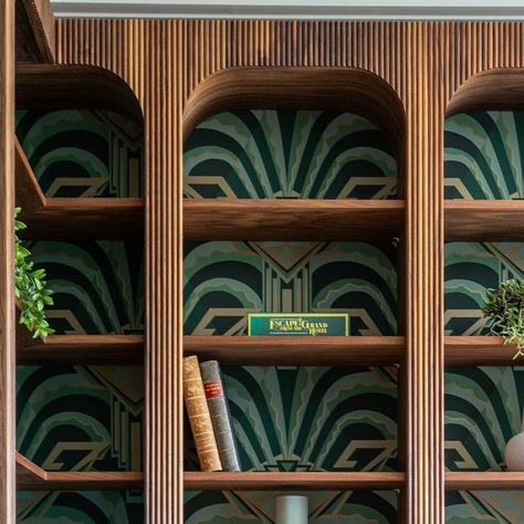 Art Deco Organic Modern, House Wallpapers Interiors, Subtle Art Deco Interior, Traditional Art Deco Interior, Curved Bookshelf Wall, Avant Garde Decor Interior Design, Art Deco Book Shelf, Art Deco Inspired Furniture, Art Deco Bookshelves