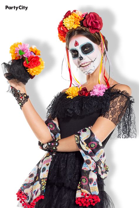 Costume Ideas Party, Heart Couture, Dead Costume, Sugar Skull Costume, Mexican Holiday, Sugar Skull Makeup, Makeup Easy, Halloween Makeup Easy, Skull Makeup