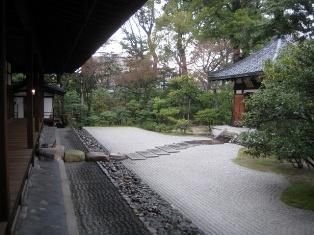 Kennin-ji garden Japanese Cottage, Dry Landscape, Japanese Garden Plants, Japan Luxury, Small Japanese Garden, Japanese Style Garden, Zen Garden Design, Japanese Zen Garden, Japan Garden