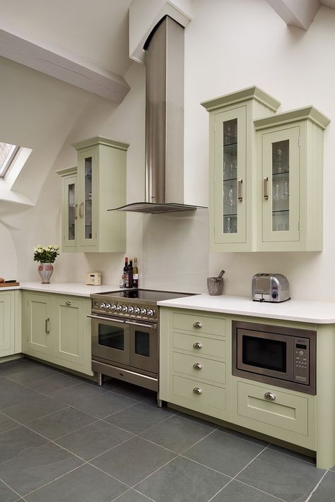 Pistachio Green Kitchen, Green Shaker Kitchen, Kitchen Uk, Green Kitchen Decor, Green Kitchen Cabinets, Shaker Kitchen, Pistachio Green, Green Kitchen, Beautiful Kitchens