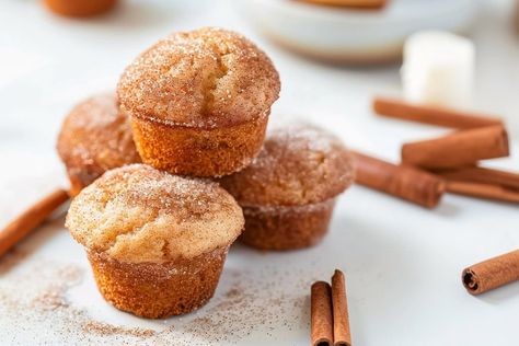 Quick and Easy Snickerdoodle Muffins Snickerdoodle Muffins, Donut Muffins, Cinnamon Chips, Apple Cider Donuts, Dinner Recipes Crockpot, Bread And Pastries, Muffin Tin, Snickerdoodles, Cream Of Tartar