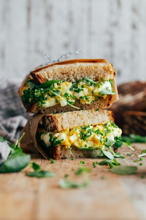 This elevated egg salad sandwich recipe is prepared with homemade mayonnaise, perfectly cooked hard-boiled eggs, watercress, and fresh chives. Boiled Egg Sandwich, Greenland Food, Classic Egg Salad Sandwich, Resep Sandwich, Open Sandwich, Egg Salad Sandwich Recipe, Cooking Hard Boiled Eggs, Classic Egg Salad, Egg Salad Sandwich