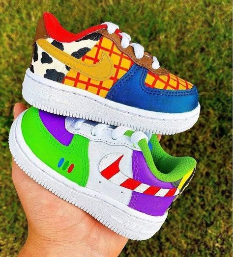 Baby Sneakers Nike, Painted Baby Shoes, Custom Baby Shoes, Toy Story Baby, Custom Shoes Diy, Toy Story Birthday Party, Birthday Toys, Foto Baby