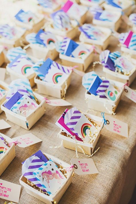 Brighten the end of the party up with these colorful to go boxes. Unicorn Party Favor Ideas, Rainbow Unicorn Party Favors, Unicorn Party Favor, Unicorn Wedding, Rainbow Unicorn Party, Country Love, Unicorn Themed Birthday Party, Rainbow Parties, Student Christmas Gifts