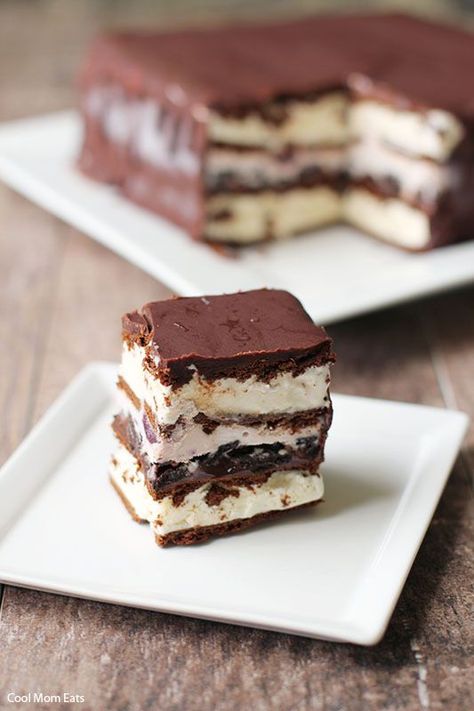 Diy Ice Cream Cake, Healthy Chocolate Desserts, Cream Cake Recipe, Ice Cream Sandwich Cake, Magic Shell, Summer Cake, Ice Cream Cake Recipe, Diy Ice Cream, Party Tips