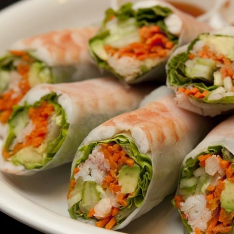 A Fresh and delicious recipe for salad rolls with prawns. Recipe For Salad, Salad Rolls Recipe, Salad Roll, Popular Chinese Dishes, Prawn Salad, Vegetable Spring Rolls, Salad Rolls, Chinese Dishes, Asparagus Recipe