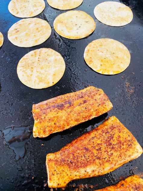 Black Stone Fish Tacos, Fish Tacos On Blackstone, Fish Tacos Blackstone, Fish Tacos On Blackstone Griddle, Fish Recipes On Blackstone, Mahi Mahi On Blackstone, Mahi Mahi Recipes Blackstone, Mahi Mahi Blackstone, Seafood On Blackstone Griddle