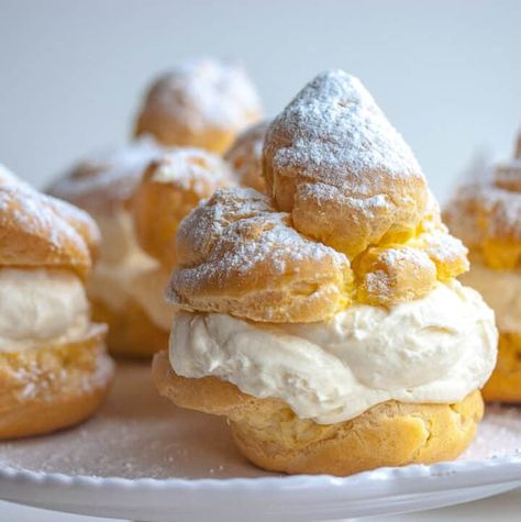 Lobster Tail Pastry, Italian Cream Puff, Cream Puffs Recipe Easy, Vanilla Cream Puffs, Cream Puff Filling, Puff Dessert, Creme Puff, Cream Puff Recipe, Italian Pastries