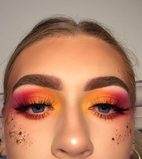 IG: @makeupwlp Sunset Eyes, Wedding Eyes, Sunset Makeup, Eyeliner Tips, Mekap Mata, Wedding Eye Makeup, Purple Eye Makeup, Stunning Sunset, Bright Makeup