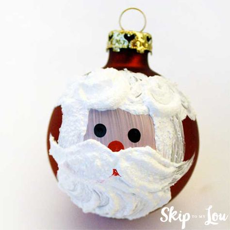 Hand Painted Santa DIY Ornaments are easy to make with a glass ball ornament and a little paint.  Tie it to the top of a gift package or give it alone as a nice little gift handmade by you! Santa PAINTED Ornament SUPPLIES To make the Santa you will need one medium size round ornament,… Homemade Santa Ornaments, Diy Santa Ornaments, Paint Santa, Paint Ornaments, Simple Ornaments, Painted Santa, Diy Jul, Diy Santa, Diy Ornament