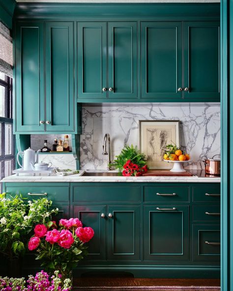 Green And Gold Kitchen Ideas, Painted Shaker Kitchen Cabinets, Green And Gold Kitchen, Kitchen Ideas Green, Tea Nook, Gold Kitchen Ideas, Green Kitchen Designs, James Thomas, Sage Green Kitchen