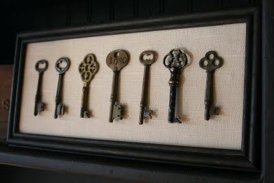 How to Display Antique Keys | Ten Great Vintage Decorating Ideas | Rustic Crafts & Chic Decor Old Key Crafts, Key Crafts, Key Frame, Key Projects, Old Key, Old Keys, Rustic Crafts, Antique Keys, Keys Art