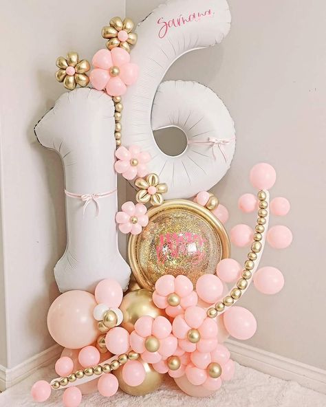 Ballon Stand Decor, Balloon Number Stacks, Balloon Number Bouquet, Balloon Stack, Balloon Marquee, Anniversary Balloons, Bouquet Business, Party Balloons Diy, Balloon Arrangement