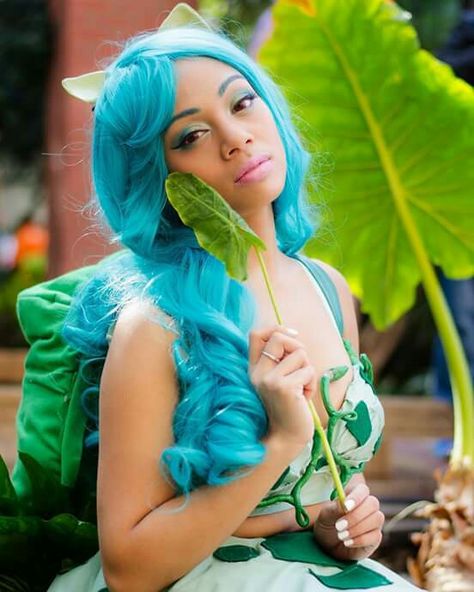 Maweezy as Bulbasaur Bulbasaur Costume, Nintendo Party, Amazing Costumes, Top Video Games, Fun Costumes, Video Game Cosplay, Pokemon Cosplay, Epic Cosplay, Costume Women