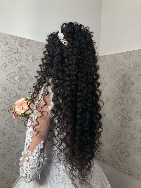 Sweet 16 Curly Hairstyles, Quincenera Hairstyles For Curly Hair, Natural Curly Hairstyles For Quinceanera, Quince Hairstyles For Natural Curly Hair, Quinceanera Hairstyles Curly Hair, Quinceanera Hairstyles For Curly Hair, Wedding Hairstyle Curly, Long Curly Hairstyles For Wedding, Curly Hair Quinceanera Hairstyles