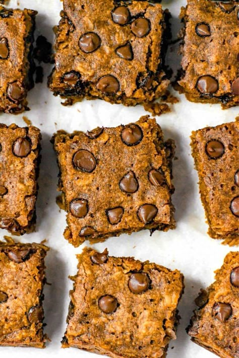 Pumpkin Oat Bars, Pumpkin Oatmeal Bars, Healthy Pumpkin Oatmeal, Rachel Mansfield, Nut Free Breakfast, Healthy Pumpkin Bars, Gluten Free Pumpkin Bars, Pumpkin Spice Oatmeal, Healthier Snacks