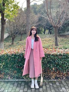 Autumn Ootd Korean, Pink Overcoat Outfit, Pink Coat Outfit Winter, Korean Modest Fashion, Pink Coat Outfit, Modest Winter Outfits, Winter Coat Outfits, Best Winter Outfits, Japan Outfit