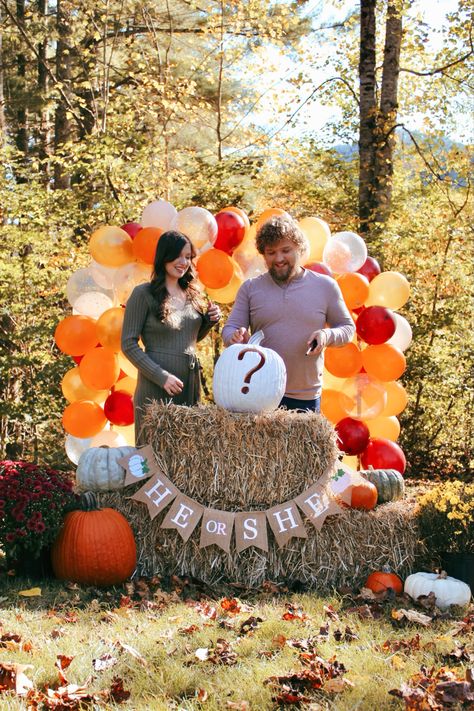 Fall Halloween Gender Reveal, Pumpkin Patch Gender Reveal Party, Fall Gender Reveal Balloon Arch, He Or She Pumpkin Gender Reveal, Gender Reveal Ideas For Party Fall Theme, Pumpkin Reveal Gender Ideas, Lil Pumpkin Gender Reveal, Pumpkin Themed Gender Reveal Party Food, Fall General Reveal Ideas