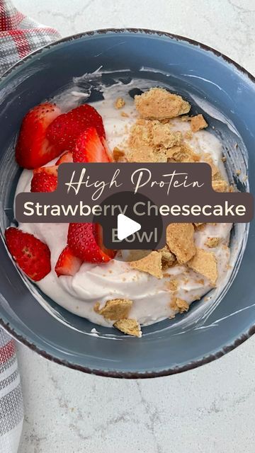 Tami Smith - MACRO-FRIENDLY RECIPES on Instagram: "Whipped Strawberry Cheesecake Bowl with 34g of Protein 🍓🍰 Save this & try for the next time you get a craving for something sweet 😋 1 5.3 oz. container vanilla greek yogurt (I used Two Good) 2 tbsp. strawberry cream cheese 1 scoop strawberry cheesecake protein powder (I used Clean Simple Eats, Code TAMI saves you) - vanilla would work great, too! 2 tbsp. lite whipped topping 3 large strawberries, chopped 1/2 graham cracker sheet, crushed In a small mixing bowl, add Greek yogurt, cream cheese, protein powder, and whipped topping. Whip until smooth and well combined. Top with crushed graham crackers and chopped strawberries and enjoy! Calories 332 Protein 34g Carbs 24g Fats 11g #strawberrycheesecakeproteinbowl #proteinstrawberrycheesec Strawberry Cheesecake Yogurt Parfait, Greek Yogurt Macro Recipes, Strawberries And Cream Protein Powder Recipes, Strawberry Cheesecake Cottage Cheese, Protein Cheesecake Dip, Protein Powder Yogurt Bowls, Cool Whip And Protein Powder, Strawberry Cheesecake Yogurt Bowl, Cottage Cheese Strawberry Cheesecake