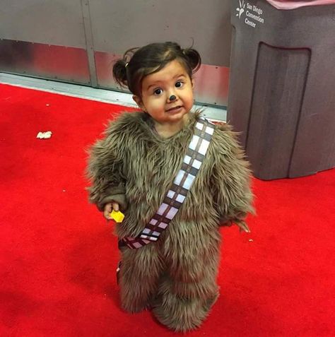 Toddler Chewbacca costume Star Wars Family Costumes, Funny Baby Costumes, Chewbacca Costume, Family Costumes Diy, Disfraz Star Wars, Star Wars Halloween Costumes, Baby Costumes Girl, Star Wars Halloween, Star Wars Outfits