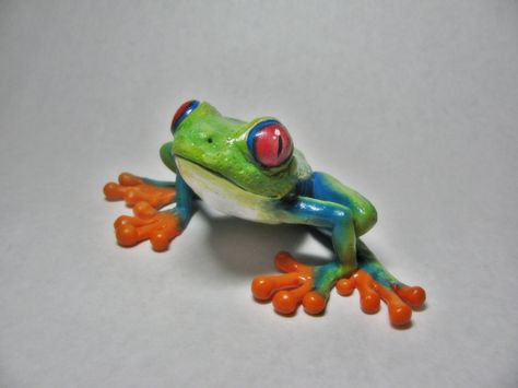 polymer clay tree frog - Google Search Polymer Clay Tree, Clay Realistic, Clay Frog, Clay Tree, Pipe Cleaner Animals, Air Drying Clay, Small Creatures, Red Eyed Tree Frog, Frog Crafts