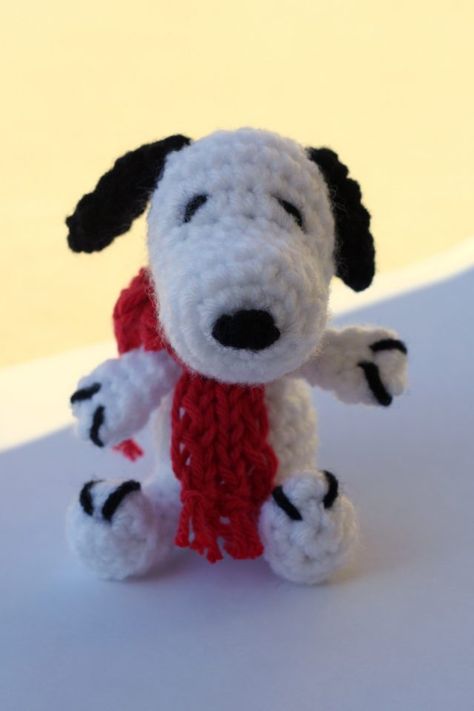 Snoopy – Bethsco Love Crochet, Amigurumi Free Pattern, Knitted Toys, Crochet Dolls, Crochet Animals, Yarn Crafts, Crochet Crafts, Crocheted Item, Amigurumi Pattern